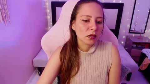 Snapshot of camila_delarosa chatting on June 2, 4:42 pm camila online show from June 2, 4:42 pm