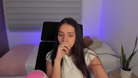  C A M I  online show from March 19, 12:58 am