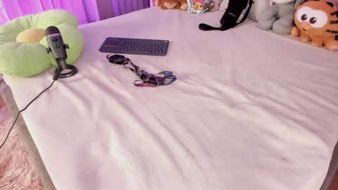 Snapshot of camila_matinez_ chatting on February 6, 2:33 am Camila online show from February 6, 2:33 am