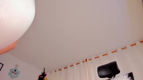 Snapshot of camila_shorty_ chatting on December 24, 9:44 pm CamilaMendez--- online show from December 24, 9:44 pm