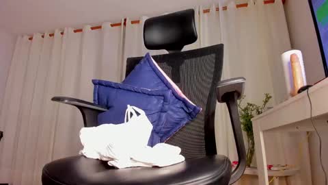 Snapshot of camila_shorty_ chatting on February 15, 2:15 am CamilaMendez--- online show from February 15, 2:15 am