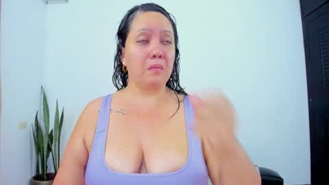 Snapshot of camilaa_foxxx chatting on March 28, 12:27 pm camilaa foxxx online show from March 28, 12:27 pm