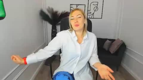 Snapshot of camilafatem chatting on September 15, 8:20 pm camilafatem online show from September 15, 8:20 pm