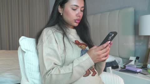 Snapshot of camilagomezz chatting on April 12, 6:35 pm Camila online show from April 12, 6:35 pm