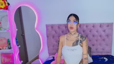 Snapshot of camilavelour chatting on March 30, 5:52 am Camila Velour online show from March 30, 5:52 am