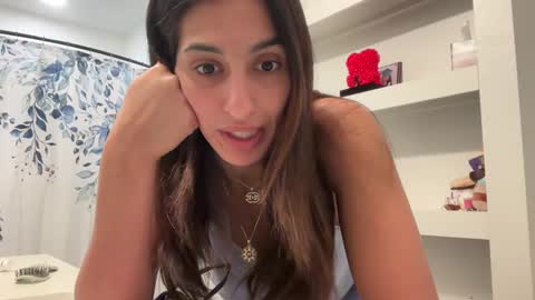 Snapshot of camiliakxoxo chatting on December 14, 1:16 pm camiliakxoxo online show from December 14, 1:16 pm
