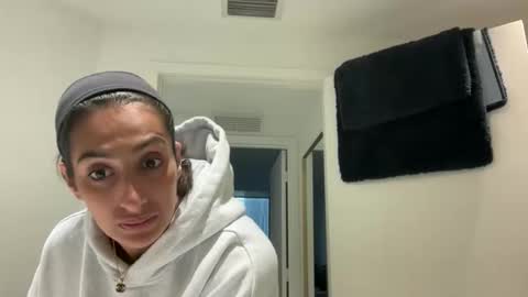 Snapshot of camiliakxoxo chatting on February 28, 11:33 am camiliakxoxo online show from February 28, 11:33 am