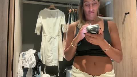 Snapshot of camiliakxoxo chatting on March 29, 2:50 pm camiliakxoxo online show from March 29, 2:50 pm