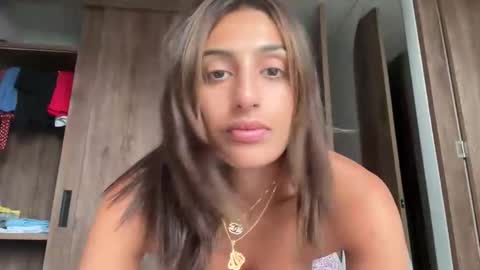 Snapshot of camiliakxoxo chatting on June 7, 1:15 pm camiliakxoxo online show from June 7, 1:15 pm