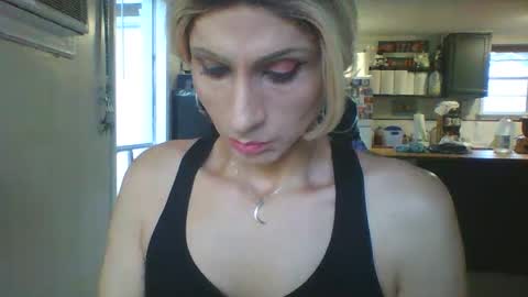 Snapshot of camilicat chatting on October 18, 11:05 pm Ladyboy Ladine or Cambi online show from October 18, 11:05 pm