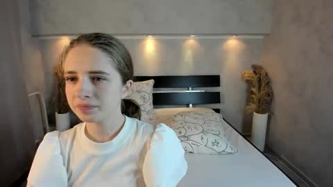 Snapshot of camilla_kelly chatting on October 27, 1:20 am Camilla online show from October 27, 1:20 am