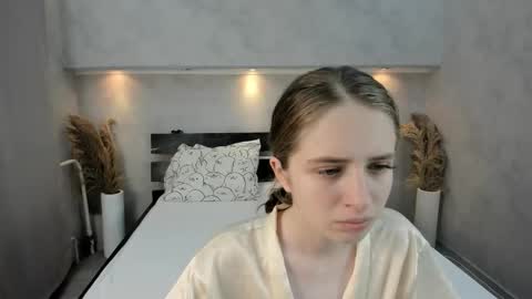 Snapshot of camilla_kelly chatting on October 31, 1:06 am Camilla online show from October 31, 1:06 am