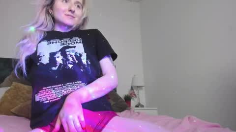 camilladreamer online show from April 10, 7:51 pm