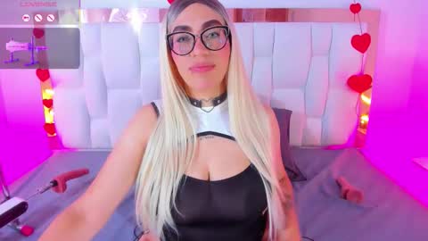 Snapshot of camille_juicy chatting on March 14, 12:21 pm Camille online show from March 14, 12:21 pm