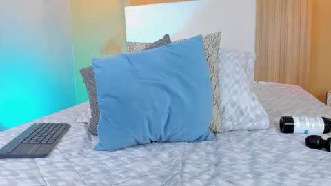 Snapshot of camille_lynn chatting on February 25, 11:08 am Camille Lynn online show from February 25, 11:08 am