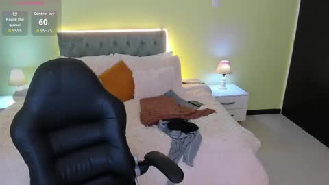 Snapshot of camille_olsen_ chatting on October 10, 11:20 am Camille online show from October 10, 11:20 am