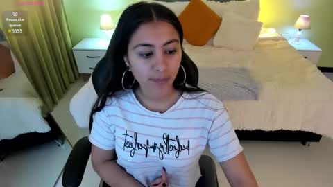 Snapshot of camille_olsen_ chatting on October 20, 11:54 am Camille online show from October 20, 11:54 am