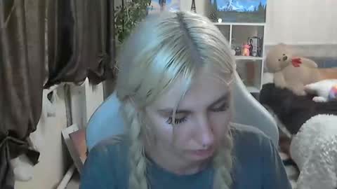 Snapshot of camillecharm chatting on October 1, 6:03 pm CamilleCharm online show from October 1, 6:03 pm