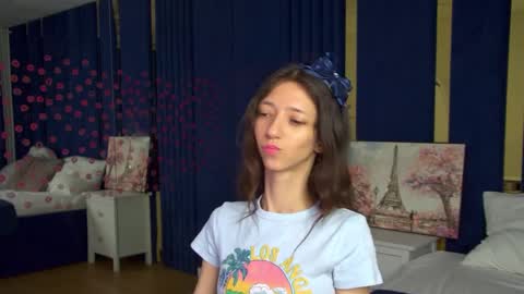 camillewhite online show from March 27, 5:24 am