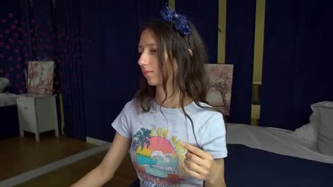 camillewhite online show from March 27, 8:37 am