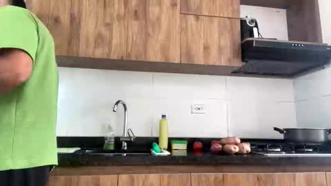 camilo_contre21 online show from January 13, 8:25 pm