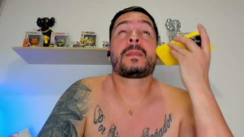 camilo_restrepo21 online show from May 7, 2:17 am