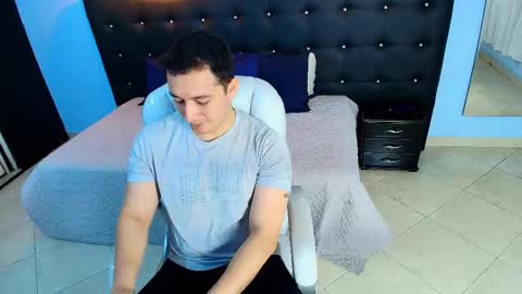 Snapshot of camilo_stark chatting on December 23, 1:24 pm Camilo online show from December 23, 1:24 pm