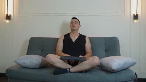 Snapshot of camilo_stark chatting on January 14, 1:17 pm Camilo online show from January 14, 1:17 pm