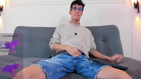 Snapshot of camilo_stark chatting on March 17, 3:11 am Camilo online show from March 17, 3:11 am