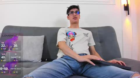 Snapshot of camilo_stark chatting on March 18, 3:20 am Camilo online show from March 18, 3:20 am