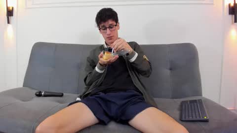 Snapshot of camilo_stark chatting on March 20, 3:11 am Camilo online show from March 20, 3:11 am