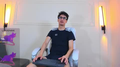 Snapshot of camilo_stark chatting on March 24, 3:44 am Camilo online show from March 24, 3:44 am