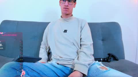 Snapshot of camilo_stark chatting on April 2, 3:37 am Camilo online show from April 2, 3:37 am