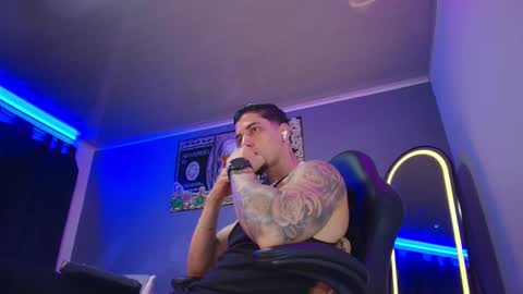 Snapshot of camiloalvarezzz3 chatting on March 10, 1:05 pm CAMILO online show from March 10, 1:05 pm