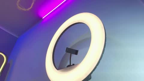 Snapshot of camiloalvarezzz3 chatting on April 1, 1:52 pm CAMILO online show from April 1, 1:52 pm