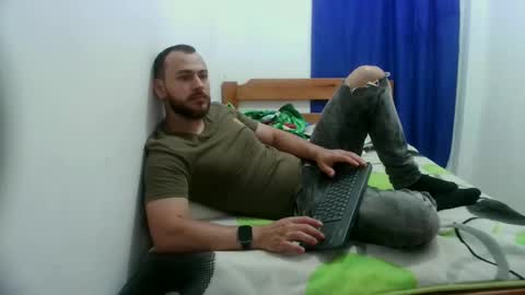 Snapshot of camiloex chatting on December 8, 3:53 am Camilo online show from December 8, 3:53 am