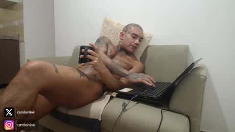 Snapshot of camiloinlive chatting on October 31, 2:29 pm camiloinlive online show from October 31, 2:29 pm