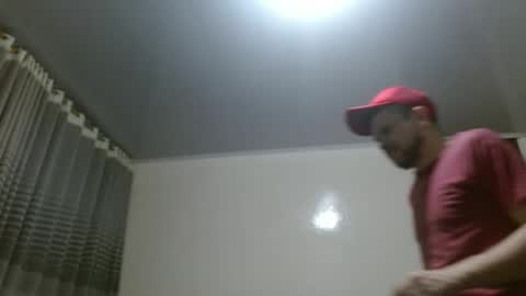 Snapshot of camiloking17 chatting on December 5, 12:41 am camilo online show from December 5, 12:41 am