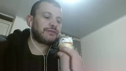 Snapshot of camiloking17 chatting on January 20, 12:36 am camilo online show from January 20, 12:36 am