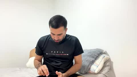 camilor_30 online show from November 7, 10:15 am