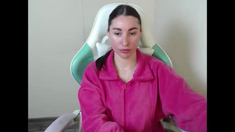 Snapshot of cammila_horn chatting on April 22, 5:32 am cammila horn online show from April 22, 5:32 am