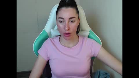 Snapshot of cammila_horn chatting on April 26, 5:05 am cammila horn online show from April 26, 5:05 am