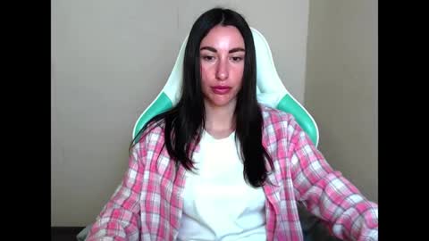 Snapshot of cammila_horn chatting on June 15, 5:09 am cammila horn online show from June 15, 5:09 am