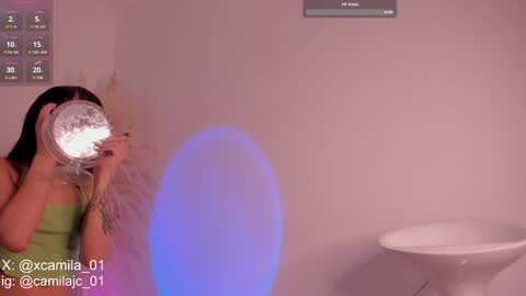 Snapshot of cammile_cole chatting on December 14, 6:52 pm Laura Camila online show from December 14, 6:52 pm