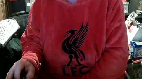 Snapshot of camslut11o chatting on April 5, 8:17 pm camslut11o online show from April 5, 8:17 pm