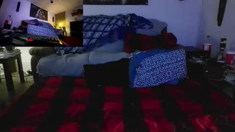 Snapshot of canadaguuy78 chatting on April 4, 3:27 am CanadaGuy1978 online show from April 4, 3:27 am