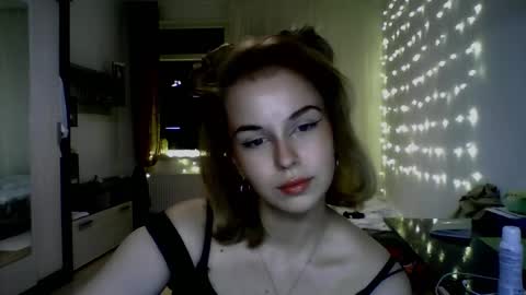 Snapshot of candice_wow_ chatting on February 9, 6:23 pm candice_wow_ online show from February 9, 6:23 pm