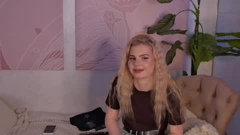 Candies online show from April 16, 7:09 am