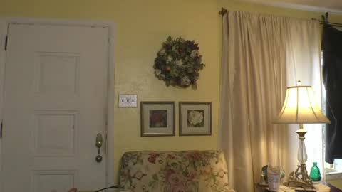 Snapshot of candisaint chatting on December 11, 6:09 pm Candi Saint online show from December 11, 6:09 pm