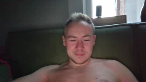 Snapshot of candy_boy_xoxo chatting on June 7, 7:39 pm candy_boy_xoxo online show from June 7, 7:39 pm